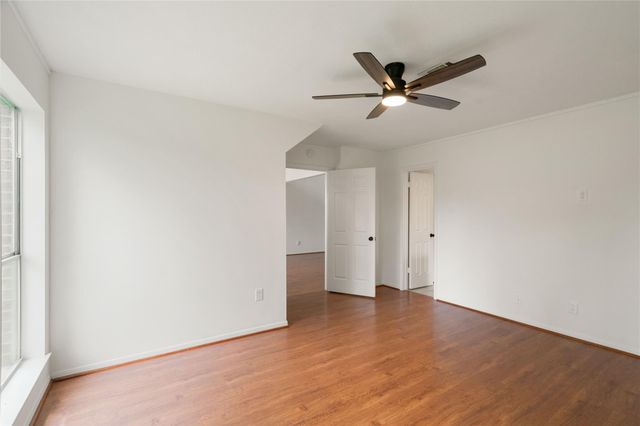 915 S Diamondhead Boulevard, Crosby, TX 77532