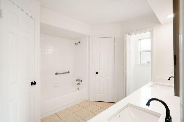915 S Diamondhead Boulevard, Crosby, TX 77532