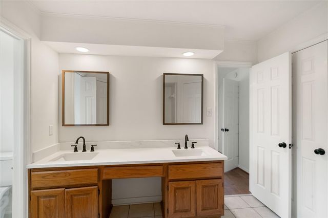915 S Diamondhead Boulevard, Crosby, TX 77532