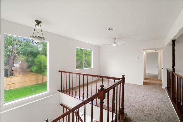 915 S Diamondhead Boulevard, Crosby, TX 77532