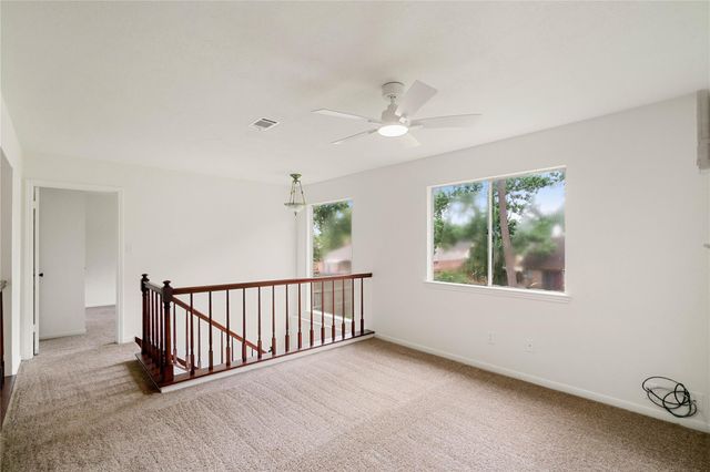 915 S Diamondhead Boulevard, Crosby, TX 77532
