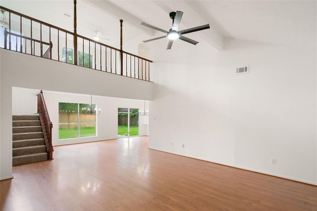 915 S Diamondhead Boulevard, Crosby, TX 77532