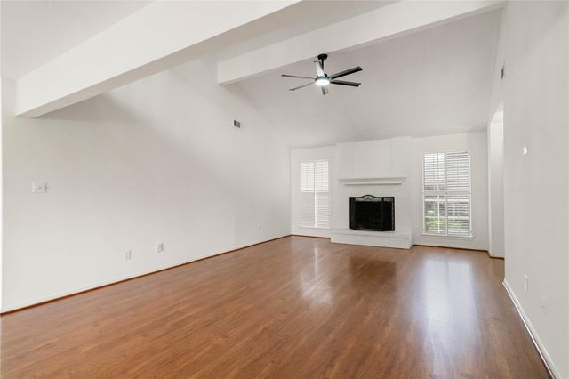 915 S Diamondhead Boulevard, Crosby, TX 77532