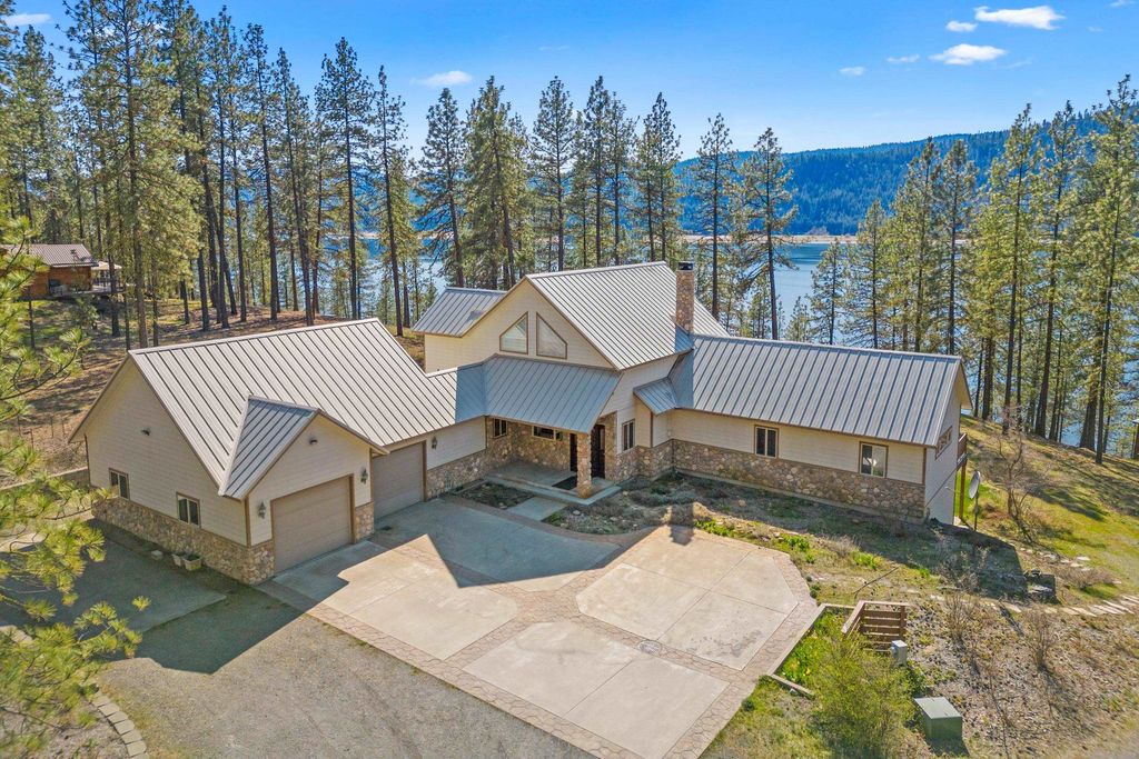 2372 Eagle River Way, Kettle Falls, WA 99141