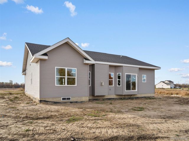 8555 Emerald Lane, Almont Township, MI 48003