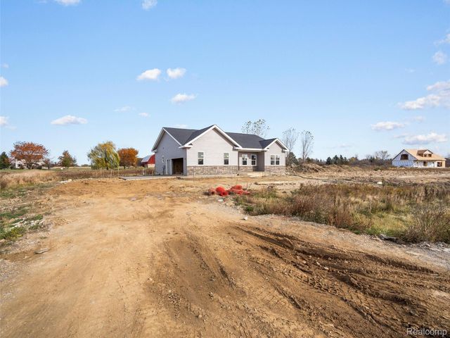 8555 Emerald Lane, Almont Township, MI 48003