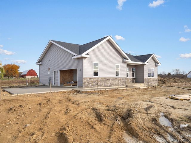 8555 Emerald Lane, Almont Township, MI 48003