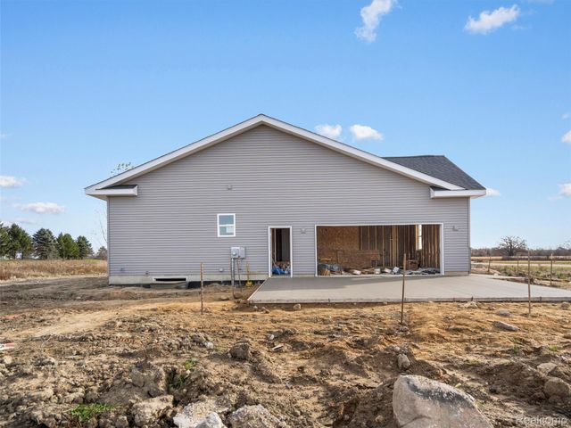 8555 Emerald Lane, Almont Township, MI 48003