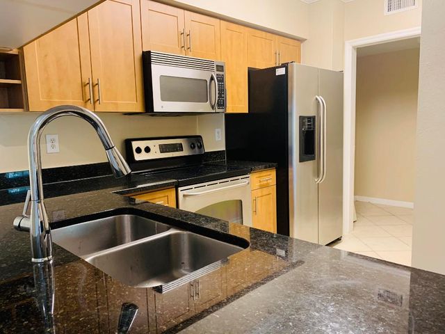 6521 Emerald Dunes Drive 307, West Palm Beach, FL 33411