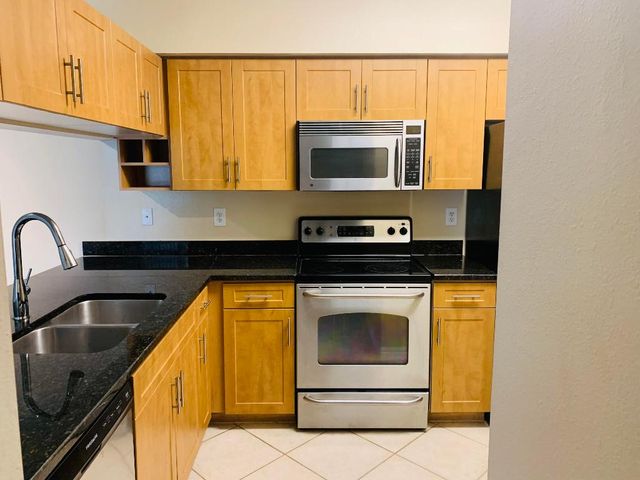 6521 Emerald Dunes Drive 307, West Palm Beach, FL 33411