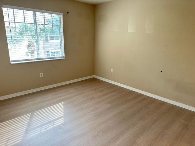 6521 Emerald Dunes Drive 307, West Palm Beach, FL 33411