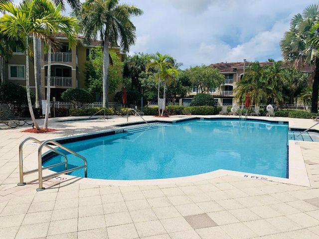 6521 Emerald Dunes Drive 307, West Palm Beach, FL 33411