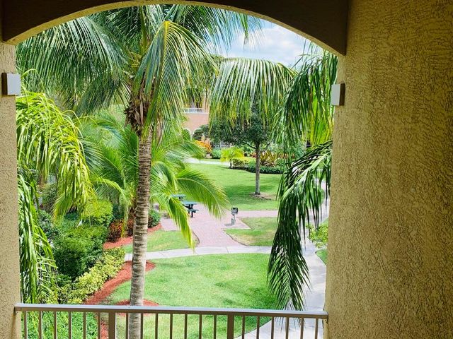 6521 Emerald Dunes Drive 307, West Palm Beach, FL 33411