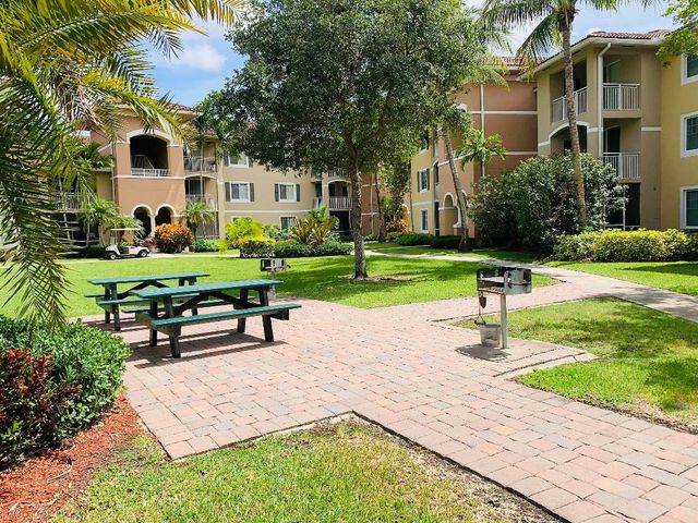 6521 Emerald Dunes Drive 307, West Palm Beach, FL 33411