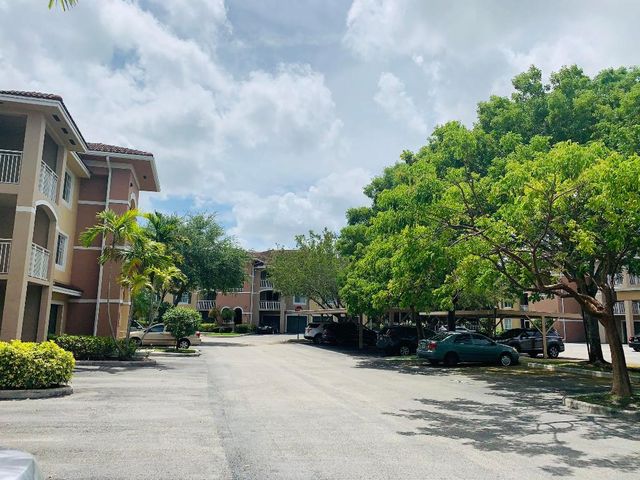 6521 Emerald Dunes Drive 307, West Palm Beach, FL 33411