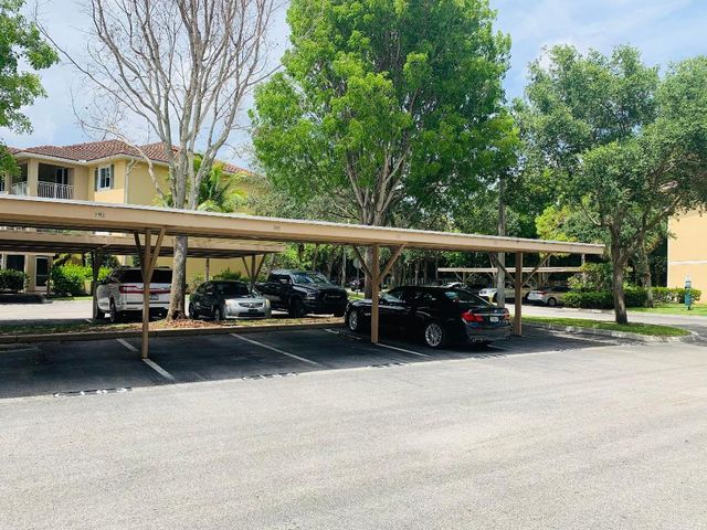 6521 Emerald Dunes Drive 307, West Palm Beach, FL 33411