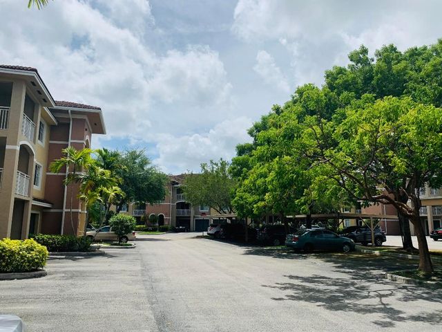 6521 Emerald Dunes Drive 307, West Palm Beach, FL 33411