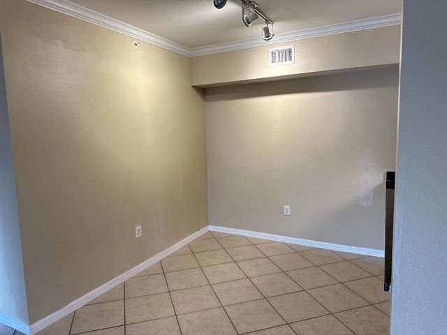 6521 Emerald Dunes Drive 307, West Palm Beach, FL 33411