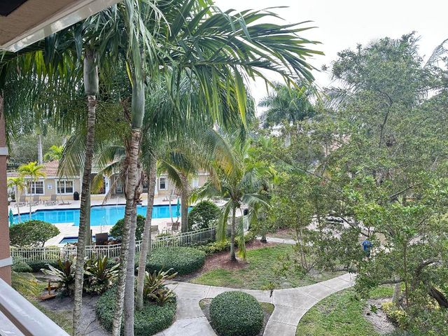 6521 Emerald Dunes Drive 307, West Palm Beach, FL 33411