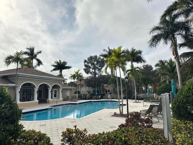 6521 Emerald Dunes Drive 307, West Palm Beach, FL 33411