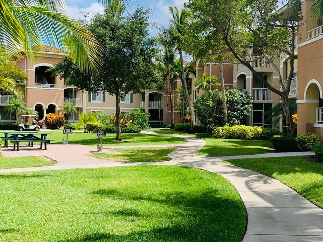 6521 Emerald Dunes Drive 307, West Palm Beach, FL 33411