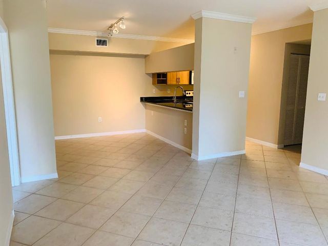 6521 Emerald Dunes Drive 307, West Palm Beach, FL 33411
