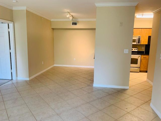 6521 Emerald Dunes Drive 307, West Palm Beach, FL 33411