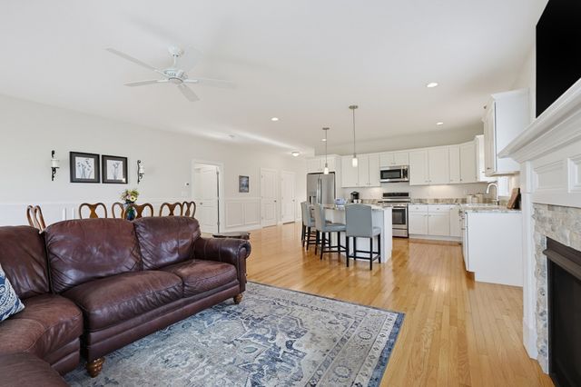 95 Partridge View Lane N, Wrentham, MA 02093