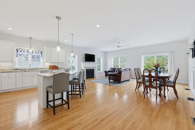 95 Partridge View Lane N, Wrentham, MA 02093
