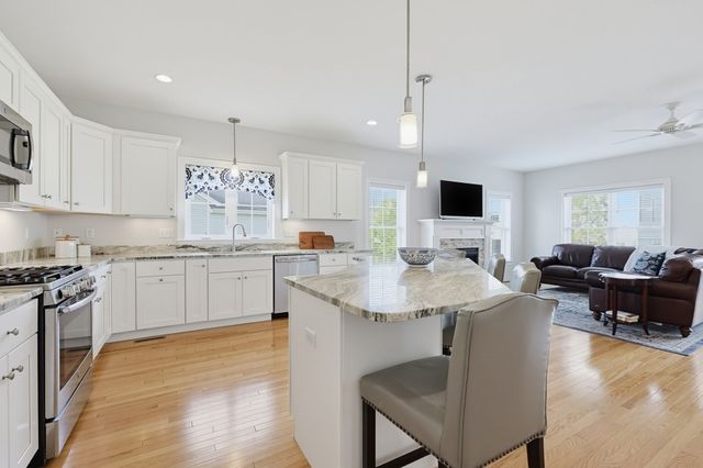 95 Partridge View Lane N, Wrentham, MA 02093