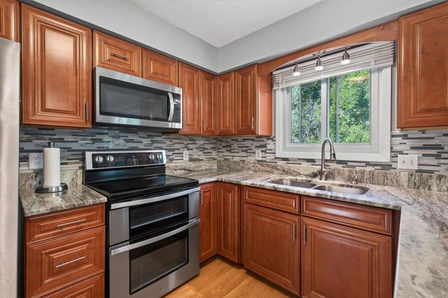 1652 84th Court N, Brooklyn Park, MN 55444