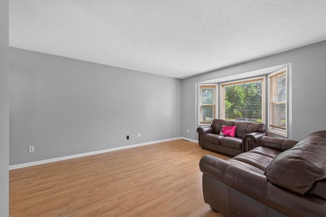 1652 84th Court N, Brooklyn Park, MN 55444