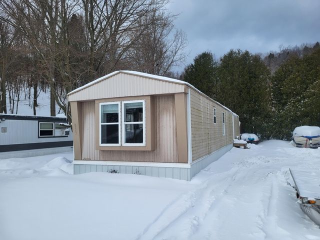 853 Glen Avenue, Elberta Vlg-gilmore Twp, MI 49628