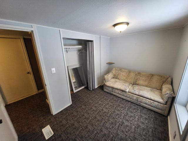 853 Glen Avenue, Elberta Vlg-gilmore Twp, MI 49628