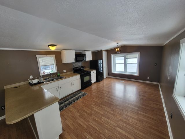 853 Glen Avenue, Elberta Vlg-gilmore Twp, MI 49628