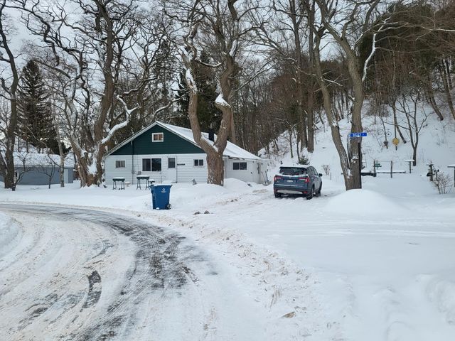 853 Glen Avenue, Elberta Vlg-gilmore Twp, MI 49628