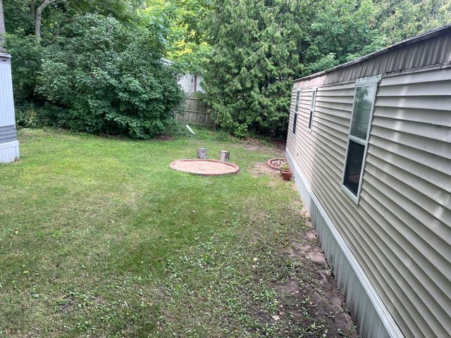 853 Glen Avenue, Elberta Vlg-gilmore Twp, MI 49628