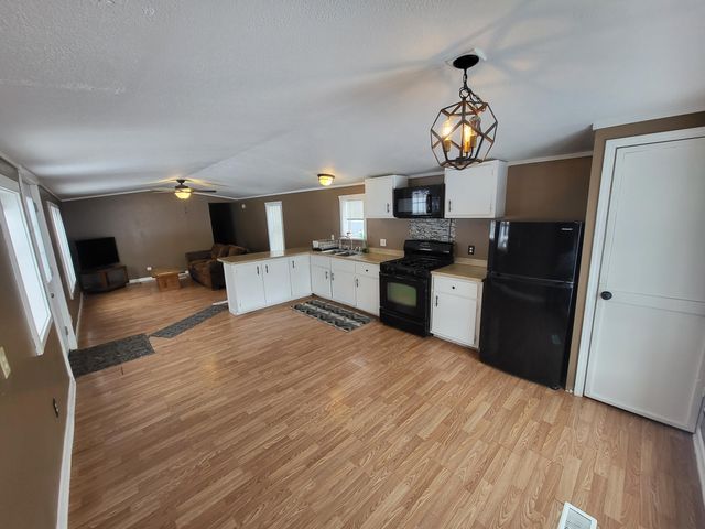 853 Glen Avenue, Elberta Vlg-gilmore Twp, MI 49628