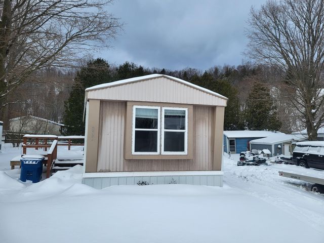 853 Glen Avenue, Elberta Vlg-gilmore Twp, MI 49628