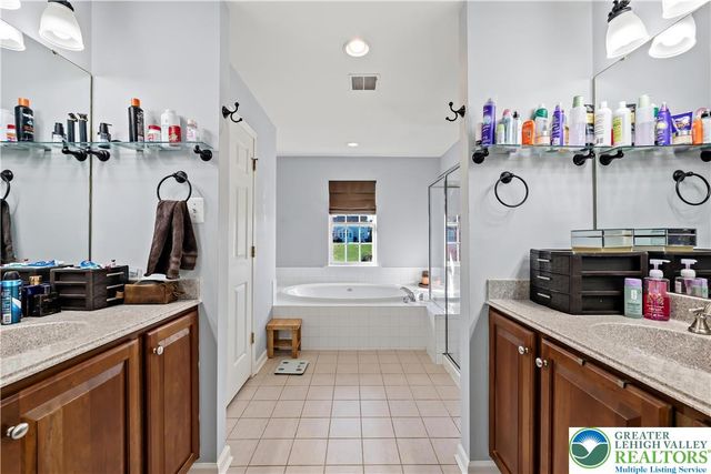 130 Lower Way Road, Palmer Twp, PA 18045