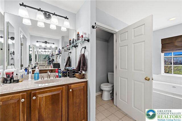 130 Lower Way Road, Palmer Twp, PA 18045