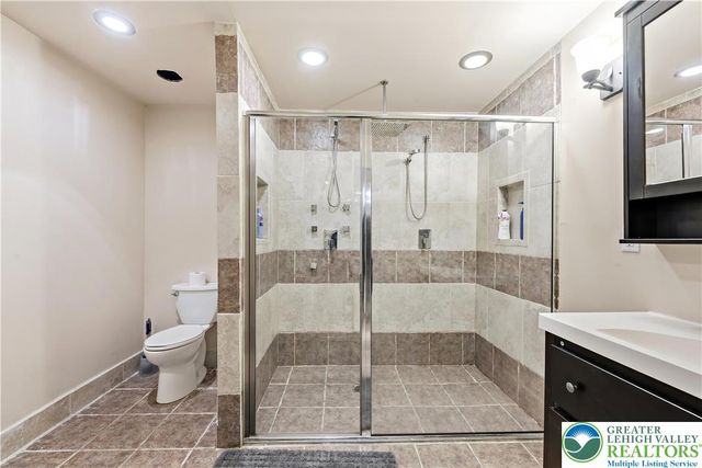 130 Lower Way Road, Palmer Twp, PA 18045