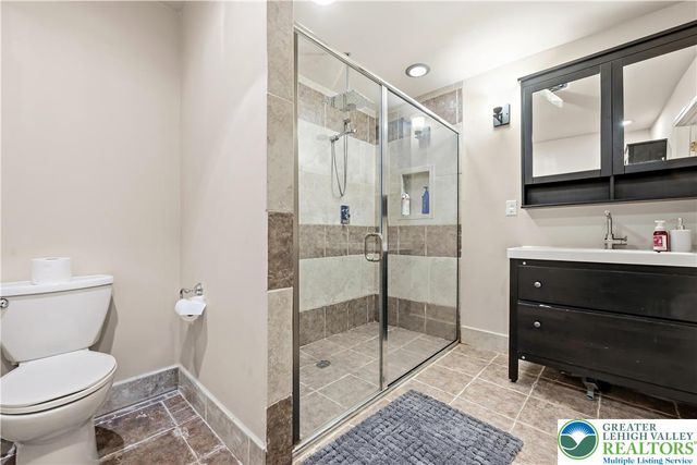 130 Lower Way Road, Palmer Twp, PA 18045