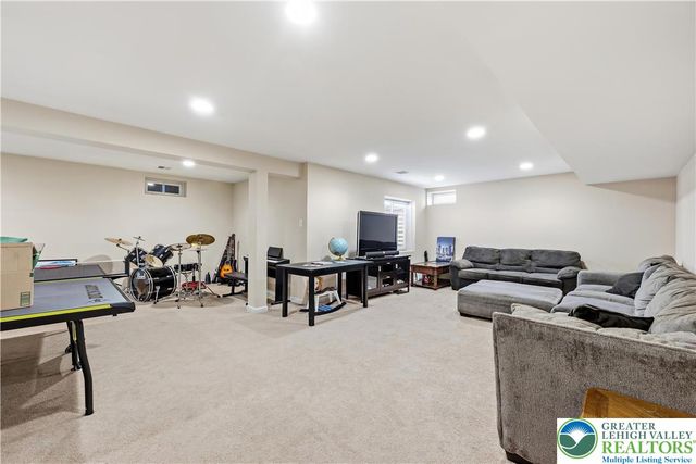 130 Lower Way Road, Palmer Twp, PA 18045
