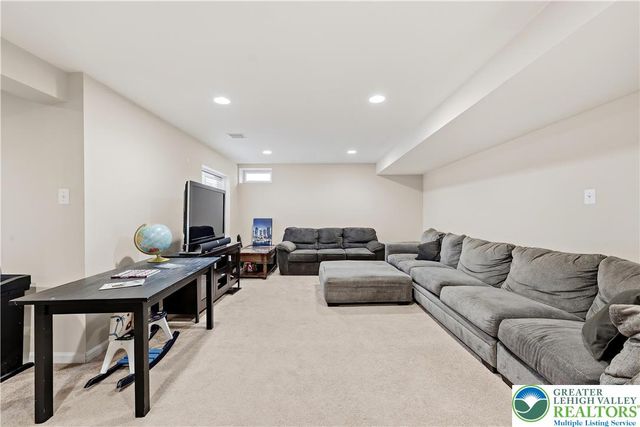 130 Lower Way Road, Palmer Twp, PA 18045