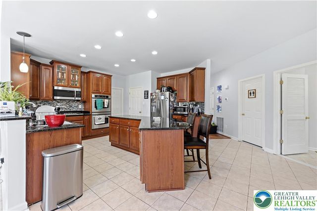 130 Lower Way Road, Palmer Twp, PA 18045