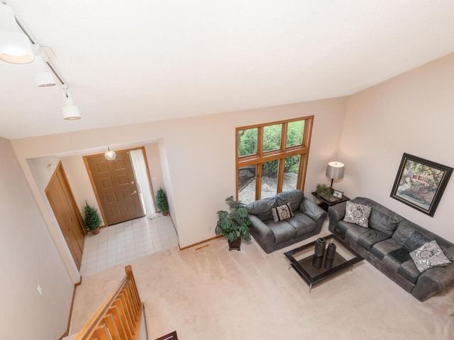 18511 Maple Leaf Drive, Eden Prairie, MN 55346