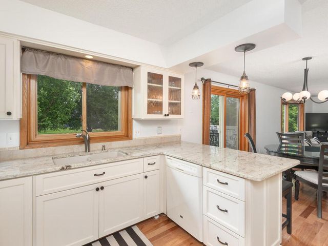 18511 Maple Leaf Drive, Eden Prairie, MN 55346
