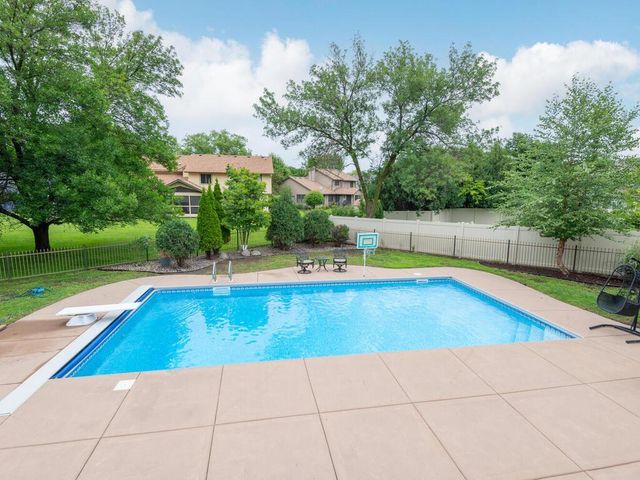 18511 Maple Leaf Drive, Eden Prairie, MN 55346