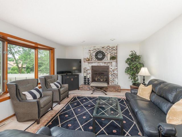 18511 Maple Leaf Drive, Eden Prairie, MN 55346